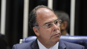 Senador Fernando Bezerra diz que colocou posto de líder do governo à disposição do Planalto