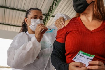 Caruaru amplia vacinação para pessoas acima de 52 anos 