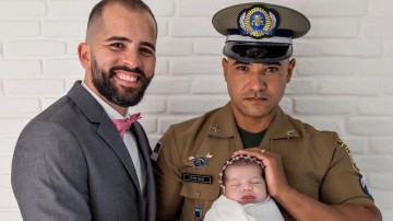 Em decisão inédita, sargento gay da Polícia Militar de Pernambuco consegue licença-paternidade de seis meses