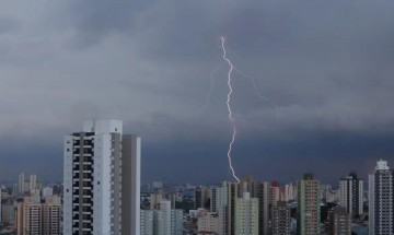 Mais de 122 mil raios atingiram Pernambuco nos quatro primeiros meses do ano