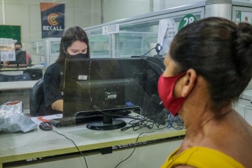 Prefeitura de Caruaru faz 2ª chamada de barraqueiros e ambulantes para receberem cartão alimentação do São João Solidário 