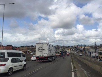 Obras na BR-101 deixam trânsito travado em Jaboatão dos Guararapes 