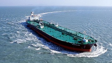 Navio responsável por vazamento de óleo carregou 1 milhão de barris de petróleo
