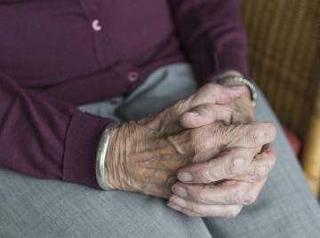 Pandemia provoca aumento da violência contra os idosos no estado