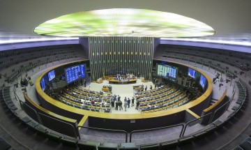 Câmara aprova em 1º turno o texto-base da PEC dos Benefícios Sociais