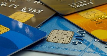 Juros do rotativo do cartão de crédito caem em fevereiro