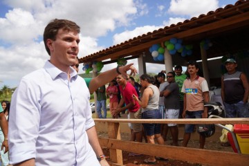 “A única coisa que a Compesa sabe fazer bem é cobrar conta de água”, afirma o candidato ao governo do estado Miguel Coelho