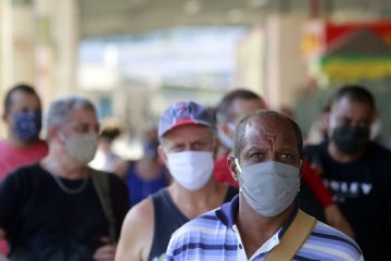 Lei que torna uso de máscaras obrigatório é regulamentada pelo estado