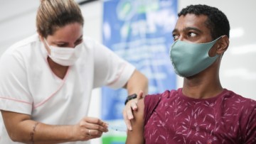 Recife aplica mais de 1 milhão de doses de vacinas contra Covid-19
