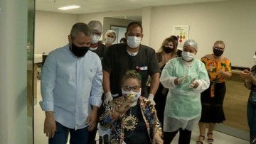 Médica de 82 anos deixa Hospital em Petrolina após passar 118 dias lutando contra a covid-19