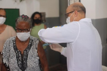 Idosos de instituições de longa permanência de Olinda estão vacinados