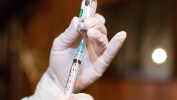 Caruaru dá início ao pré-cadastramento da vacinação contra a Covid-19 para pessoas acima de 30 anos 