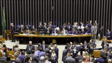 Maioria da bancada federal pernambucana vota pela flexibilização da lei partidária