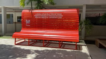 Caruaru recebe banco vermelho em campanha sobre violência contra a mulher