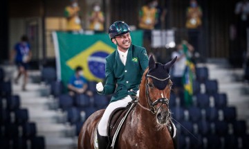 Esportes Hipismo paralímpico: Rodolpho Riskalla é prata em competição no Catar