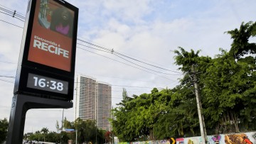 Recife inicia instalação de relógios com câmeras de videomonitoramento