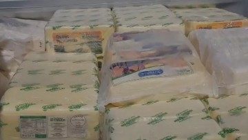 Mais de quatro toneladas de queijo muçarela são apreendidos sem nota fiscal em estabelecimento na Ceasa