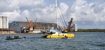 Veleiro carregado com cocaína interceptado pela Marinha chega ao Porto do Recife