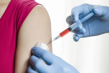 “A vacinação é importante e ela vai salvar vidas. O tratamento para a covid-19 é a vacina, a internação na UTI é apenas para resguardar a vida da pessoa”, afirma infectologista 