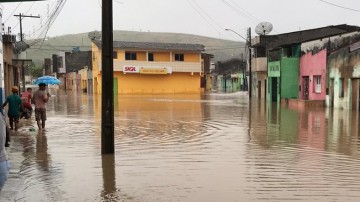 Fortes chuvas em Pernambuco ligam alerta de áreas de risco