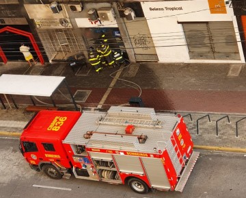 Incêndio destrói loja localizada no Centro do Recife