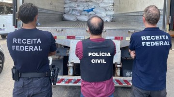 Receita Federal e Polícia Civil apreendem três toneladas de roupas contrabandeadas em Jaboatão