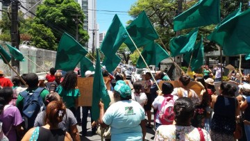 No Recife, protesto realizado por agricultoras pede por reforma agrária ao Incra