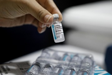 Mais de 33.900 vacinas da Pfizer chegam a Pernambuco.