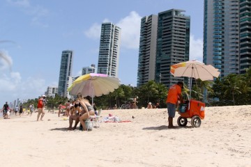 Comércio de praia deve retomar atividades em setembro