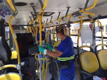 Ações de combate ao novo coronavírus são implantadas em ônibus e metrô da RMR