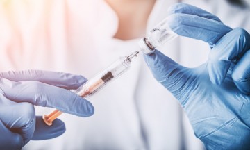Santa Cruz do Capibaribe recebe 2.300 doses da vacina para iniciar campanha de imunização