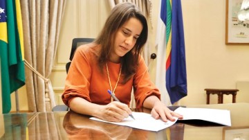 Após aprovação na Alepe, Raquel Lyra sanciona reforma administrativa