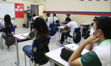 Governo de Pernambuco anuncia benefícios aos professores da rede estadual de ensino