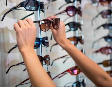 Oftalmologista fala sobre os riscos do uso de óculos de sol sem proteção de raios ultravioleta 