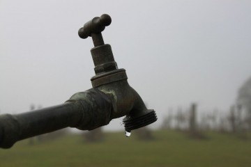 Abastecimento de água é suspenso em áreas de morro da RMR devido às chuvas