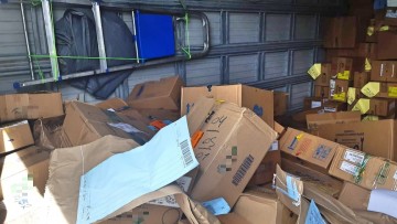 Caminhões carregados com remédios roubados são recuperados no Sertão de Pernambuco