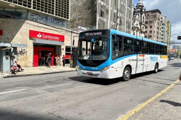 Montagem de arquibancada para desfile das Escolas de Samba muda itinerário de ônibus no Centro do Recife 