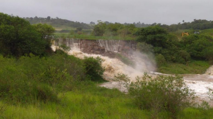Com o rompimento, a água está avançando no sentido Barra de Guabiraba e Cortês, na Zona da Mata pernambucana