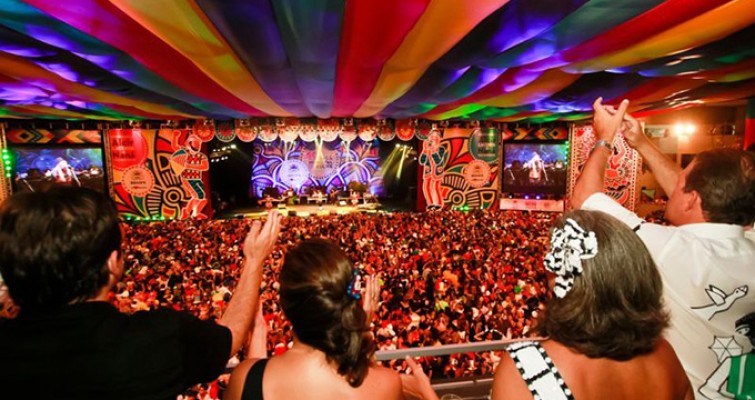 Elba Ramalho e Iza são algumas das cantoras convidadas para a prévia carnavalesca