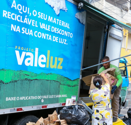 Projeto Vale Luz da Celpe vai estar em mais de dez locais diferentes, apenas nesta semana, com a finalidade de recolher os resíduos sólidos dos clientes em troca do benefício na fatura