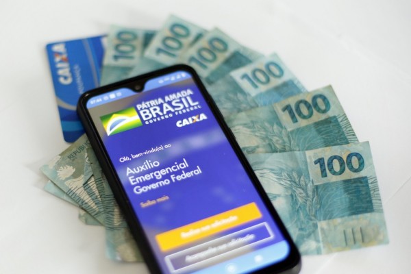 Em entrevista concedida ao programa CBN Recife, o especialista em direito previdenciário destacou quais foram as principais mudanças do benefício de R$ 300 reais, que poderá ser sacado em quatro parcelas até 31 de dezembro de 2020