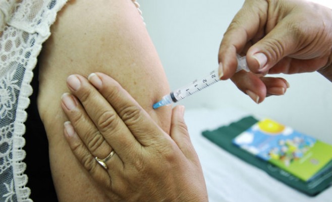 Podem se vacinar contra a gripe, 3,5 milhões de pernambucanos que fazem parte do grupo prioritário.