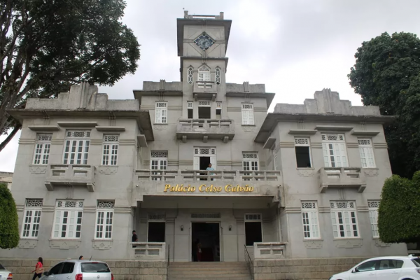 Segundo o Ministério Público de Contas, são oito os servidores públicos irregulares da prefeitura