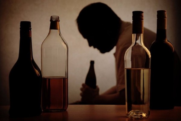 Excesso de álcool prejudica o indivíduo e todas as pessoas ao seu redor