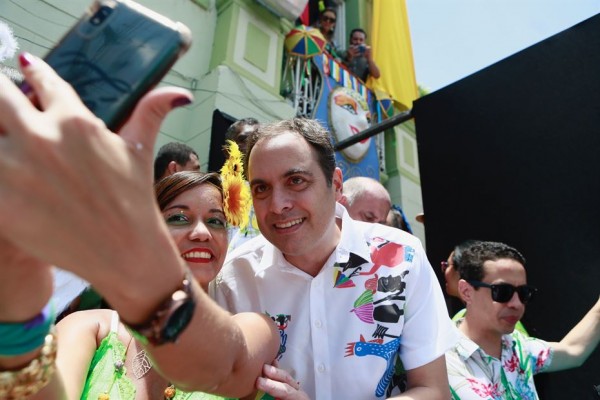 No último domingo, o governador foi recebido pelo prefeito Breno Borba, e conferiu de pertoo carnaval da cidade