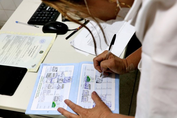 As vacinas podem ser tomadas em 150 unidades de saúde do município.