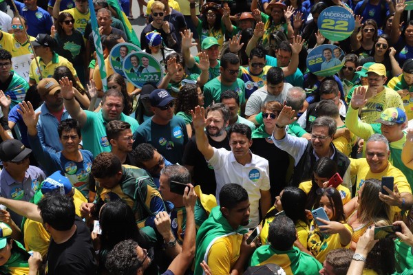 Em discurso, Anderson Ferreira voltou a convocar a população para ir às ruas e mostrar o lado patriota de cada um.