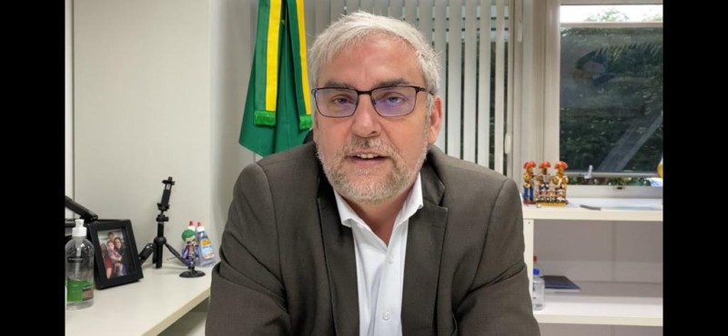 Silvio também defende o governo Bolsonaro afirmando que ele não minimiza a pandemia, apenas defende o retorno aos trabalhos