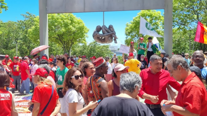 O movimento ocorreu na Rua da Aurora, no bairro da Boa Vista, área central do Recife, próximo ao monumento 