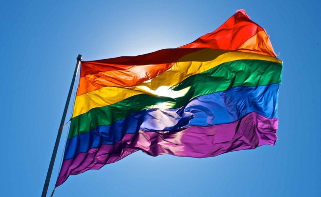 Denúncias de violações contra a população LGBTI+ devem ser feitas pelo telefone 3182-7665 ou pelo e-mail: centrolgbtpe@gmail.com